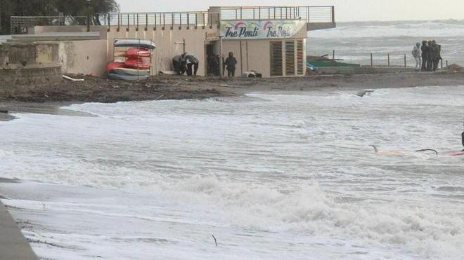 Sparisce la spiaggia di Quercianella