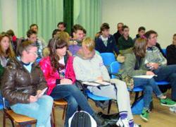 Gli studenti si autotassano per il defibrillatore 