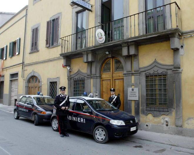 Spari verso una casa, scoppia il parapiglia: ferito un contadino 