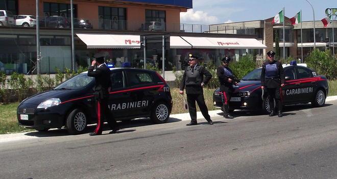 Dopo la rapina cercano di fuggire in taxi 