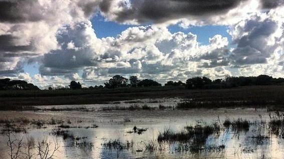 Rimigliano, un lago dove è previsto un parcheggio