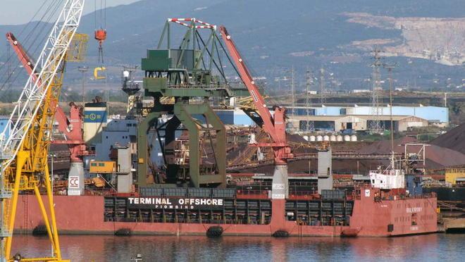 Ilva di Taranto in crisi, e il carbone si scarica qui 