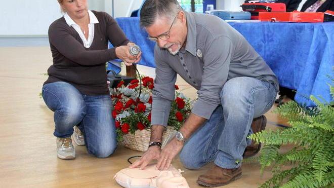 Otto defibrillatori nelle scuole cittadine