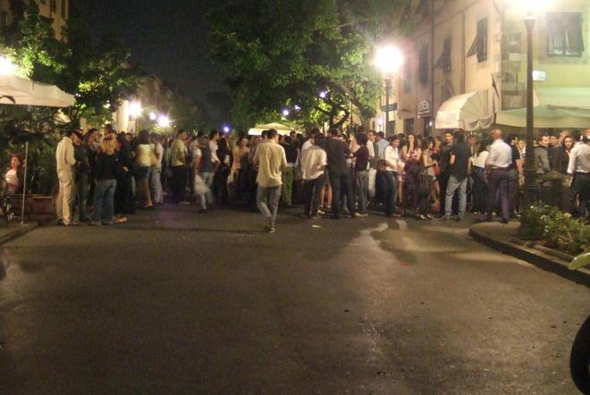 Bande scatenate di notte nel centro storico 