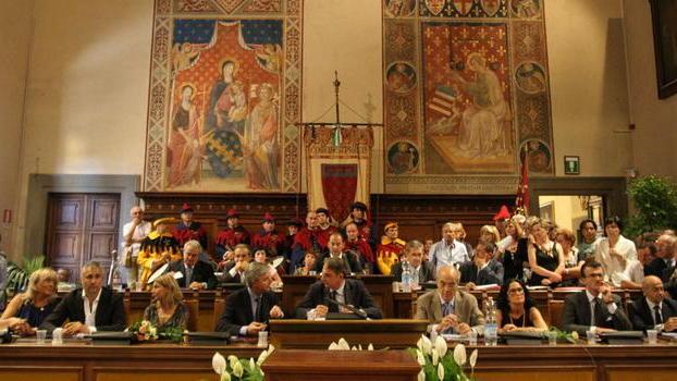 Consiglio, la sinistra “salva” la destra