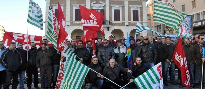 Donati, i lavoratori occupano la Provincia 