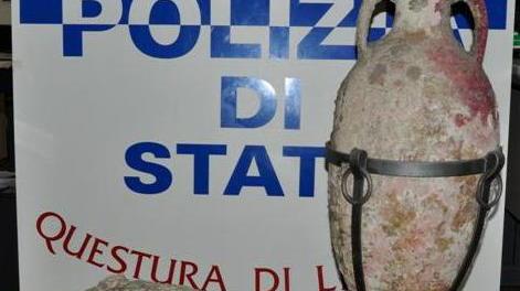 Fucili e anfore antiche a casa dell’imprenditore