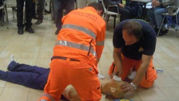 Arresto cardiaco al bar salvata dal defibrillatore