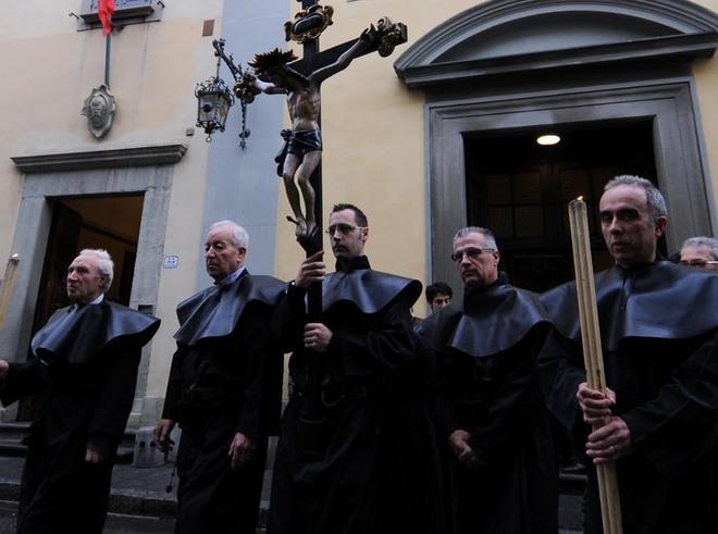Il vescovo Agostinelli celebra la vestizione di 24 confratelli 
