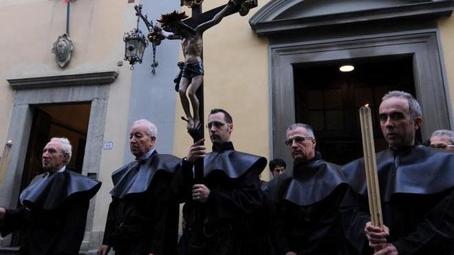 Il vescovo Agostinelli celebra la vestizione di 24 confratelli