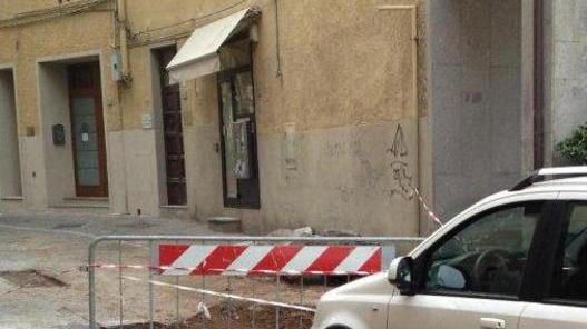 Tubazione rotta, disagi in centro