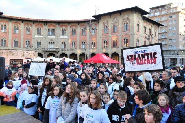 Pisa abbraccia lo sport, 140 campioni in piazza 