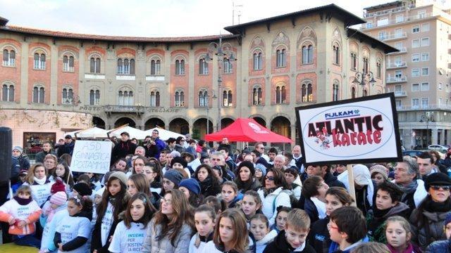 Pisa abbraccia lo sport, 140 campioni in piazza