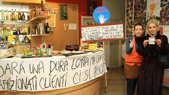Offerta una colazione gratuita a chi porta sei schede-voto