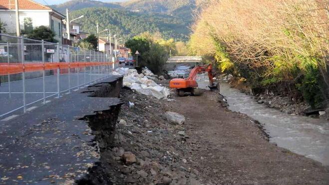 Viabilità a pezzi, argini distrutti sos dal sindaco di Ortonovo