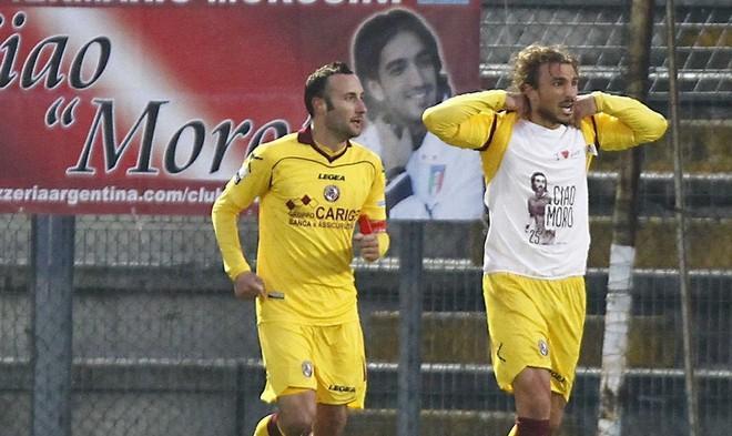 Mostra la maglia del Moro: ammonito 