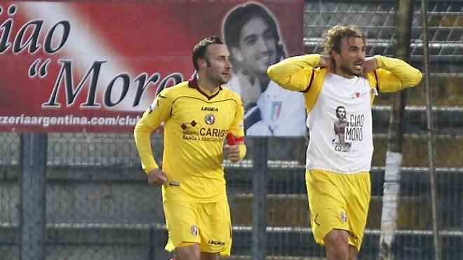 Mostra la maglia del Moro: ammonito