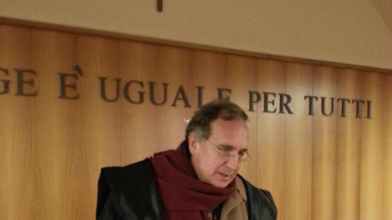 Tribunale al freddo, udienza sospesa e trasferita di piano