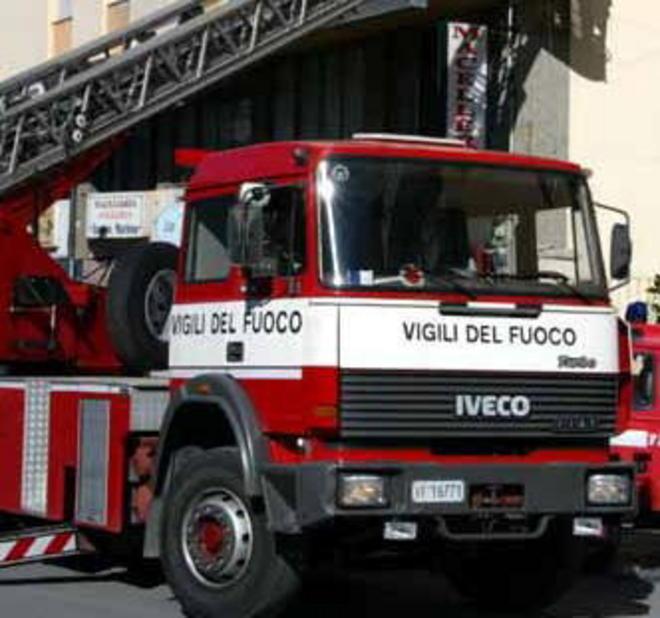 Auto finisce sotto autotreno Illeso guidatore