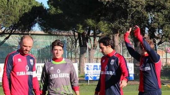 Angeli del fango danno un calcio all’alluvione