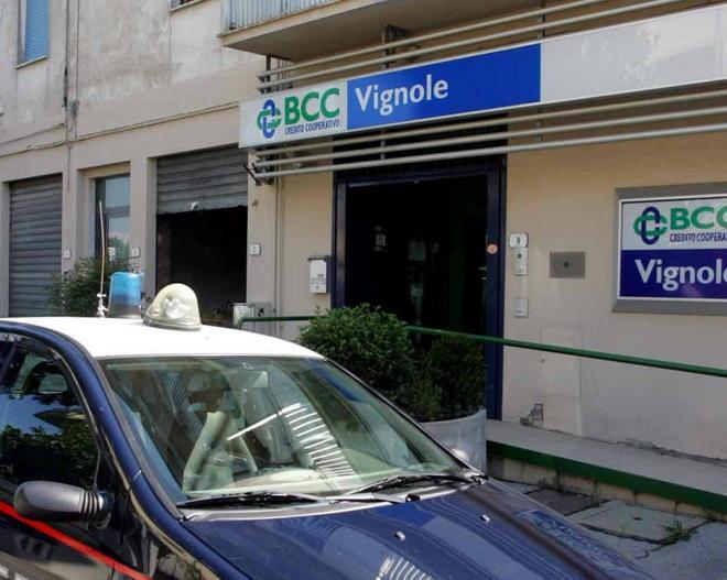 Rapina in banca a Sovigliana: bottino di 15mila euro 