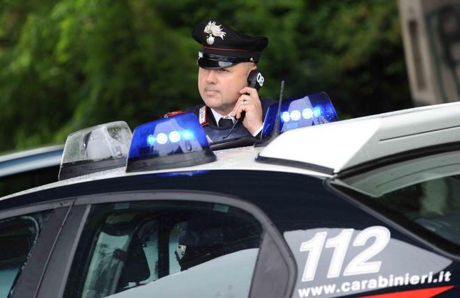 Acquistano gasolio con assegni non validi, arrestati 