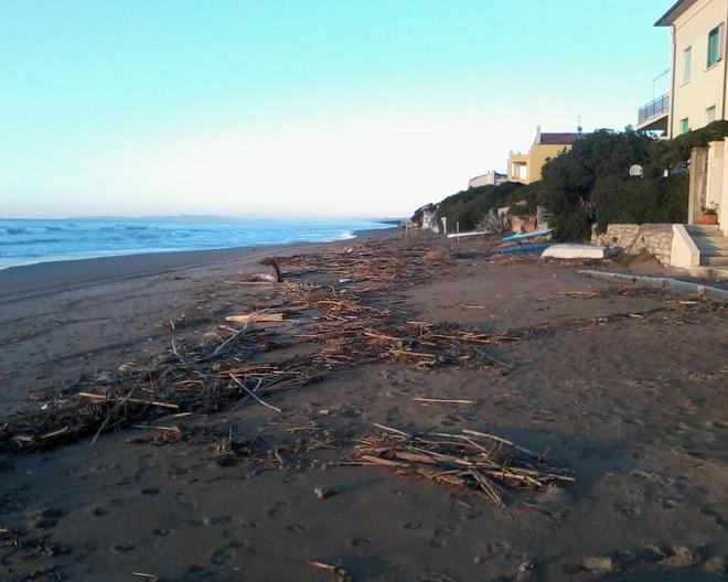 «I fossi sporcano le spiagge e noi paghiamo» 