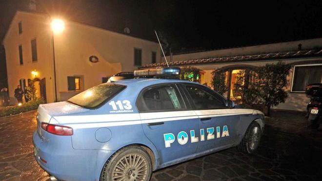 Con due bambini in balìa dei banditi