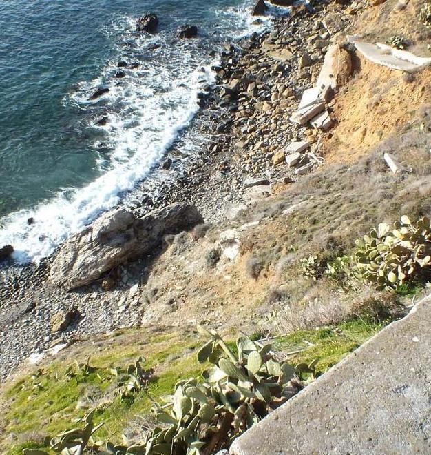 Regimazione delle acque piovane e una paratia contro lo smottamento 
