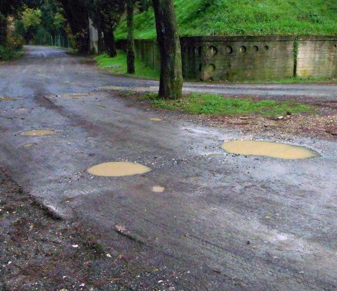 Quelle buche verso l’asilo sono 90, quanti i bambini 