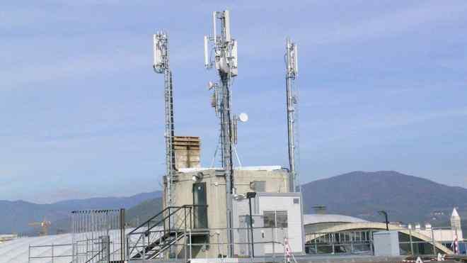 Stop alle antenne per i cellulari nel centro storico e nelle frazioni