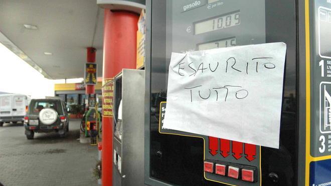 Rapinato il distributore di Oste all’inizio dello sciopero dei benzinai