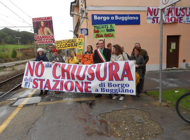 Festa alla stazione per protestare contro la chiusura 