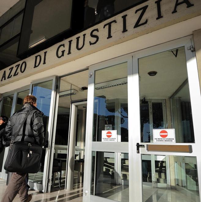 Truffa: si era finta avvocato nella trattativa per un bar