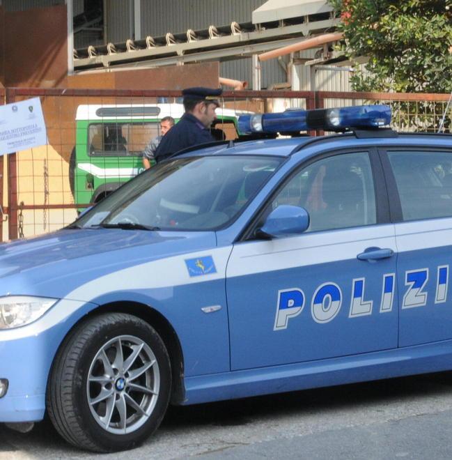 Truffa i titolari di un noto bar e porta via 150 euro