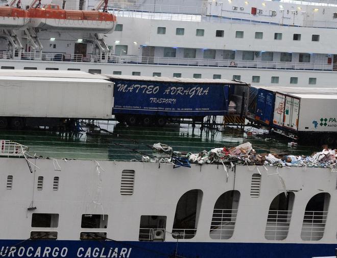 «Tir in mare, Grimaldi è stata solo sfortunata?»