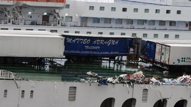 «Tir in mare, Grimaldi è stata solo sfortunata?»