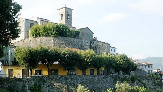 Chiusa via Gove a Marliana Campo di calcio isolato