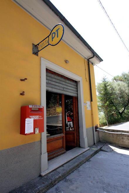Presidio di protesta a Monterappoli contro la chiusura delle Poste 