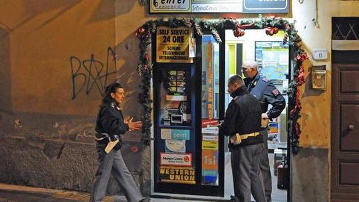 Pistola in pugno, rapina la Western Union