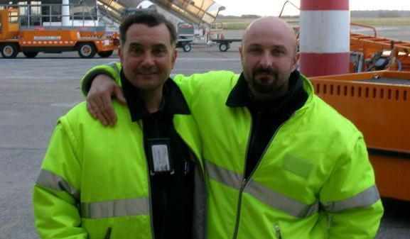 Addetti Sat bloccano aereo che perde carburante 