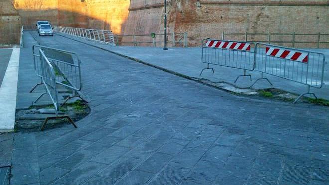 Quelle transenne sulla passerella