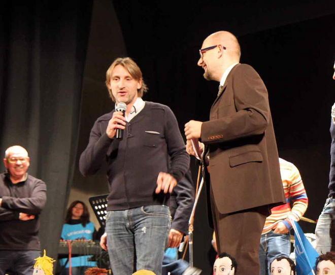 Auguri in ogni lingua Lo show degli amaranto 
