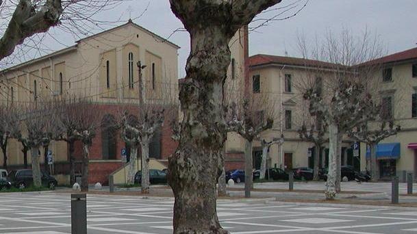 Bocciata la fontana, in piazza Battisti arriva un gazebo