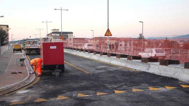 Da lunedì quattro corsie per attraversare l’Arno