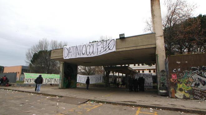 Caso di tubercolosi all’istituto Datini, cessata l’occupazione