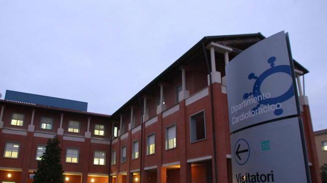 Morto in ospedale a 49 anni: denuncia dei parenti
