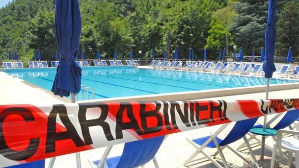 Assolti per la morte nella piscina