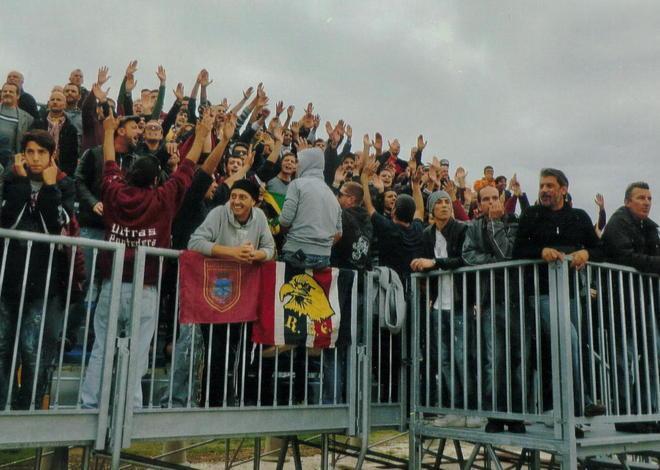 Il silenzio assordante del tifo granata 