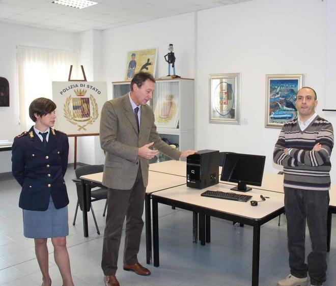 Il sindacato Ugl compra un pc per la polizia